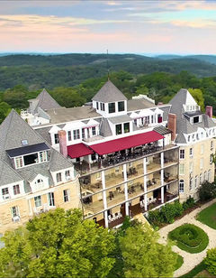 1886 Crescent Hotel & Spa